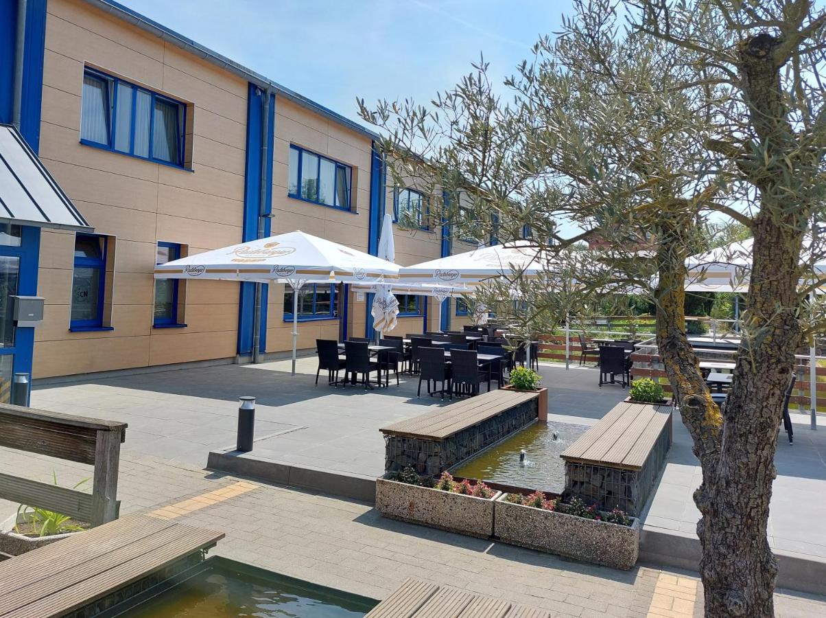 Sporthotel Neuruppin - Gästehaus mit Ferienwohnungen Exterior foto