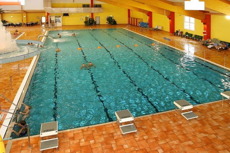 Sporthotel Neuruppin - Gästehaus mit Ferienwohnungen Exterior foto